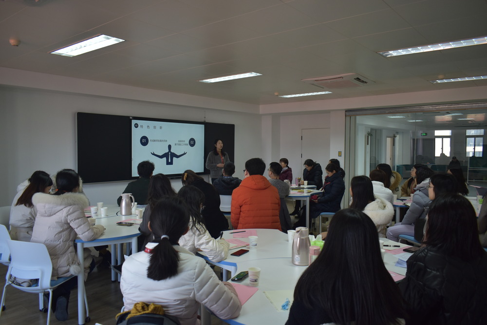 无锡春季团建花园之中,欣赏团队缤纷.jpg 无锡春季团建花园之中,欣赏团队缤纷.jpg