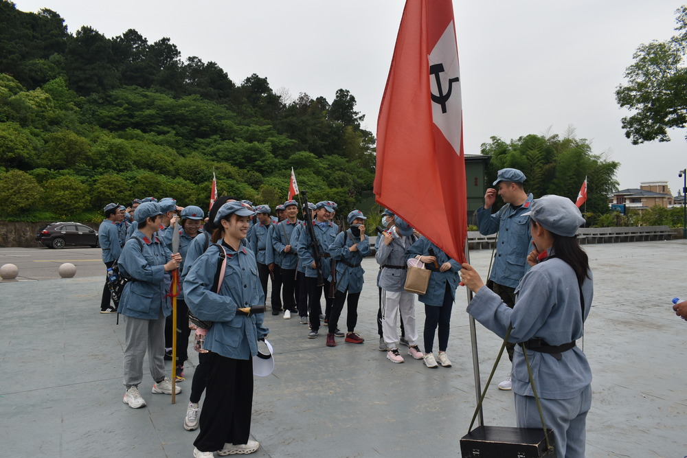 无锡春季团建海滨之畔,拥抱团队广阔.jpg 无锡春季团建海滨之畔,拥抱团队广阔.jpg
