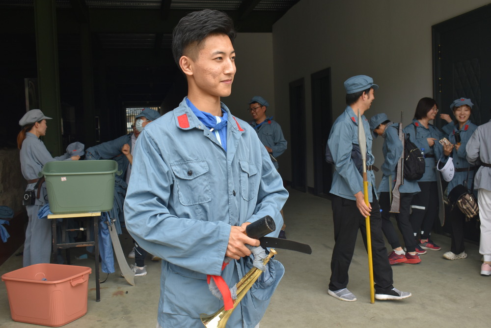 无锡春季团建果园之内,品尝团队甜蜜.jpg 无锡春季团建果园之内,品尝团队甜蜜.jpg