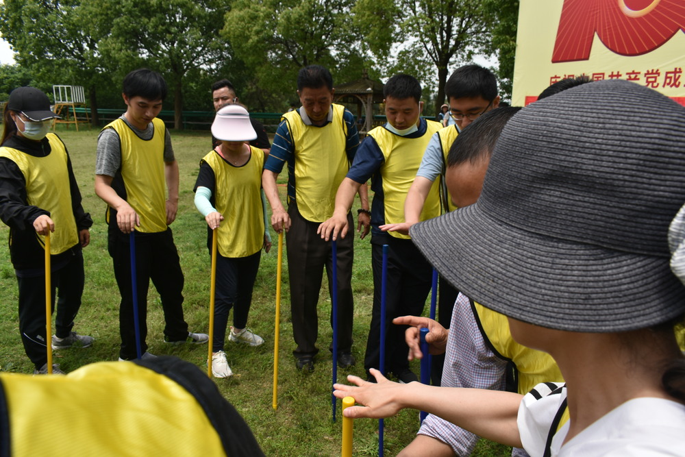 无锡春季团建动物乐园,传递团队爱心.jpg 无锡春季团建动物乐园,传递团队爱心.jpg