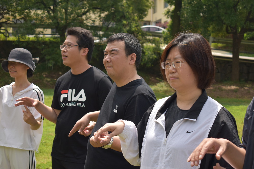 春季亲子团建,促进家庭与团队融合.jpg 春季亲子团建,促进家庭与团队融合.jpg