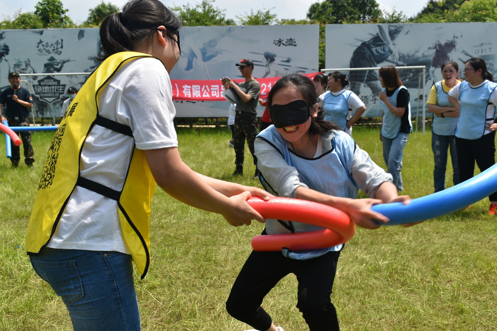 体验医院新员工拓展,强化团队信任.jpg 体验医院新员工拓展,强化团队信任.jpg