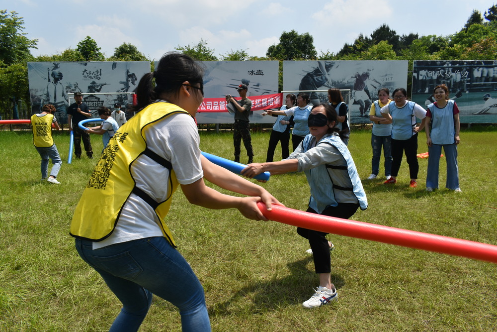 加入医院新员工拓展,培养团队合作精神.jpg 加入医院新员工拓展,培养团队合作精神.jpg