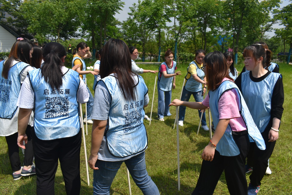 新员工拓展培训,强化服务意识根基.jpg 新员工拓展培训,强化服务意识根基.jpg