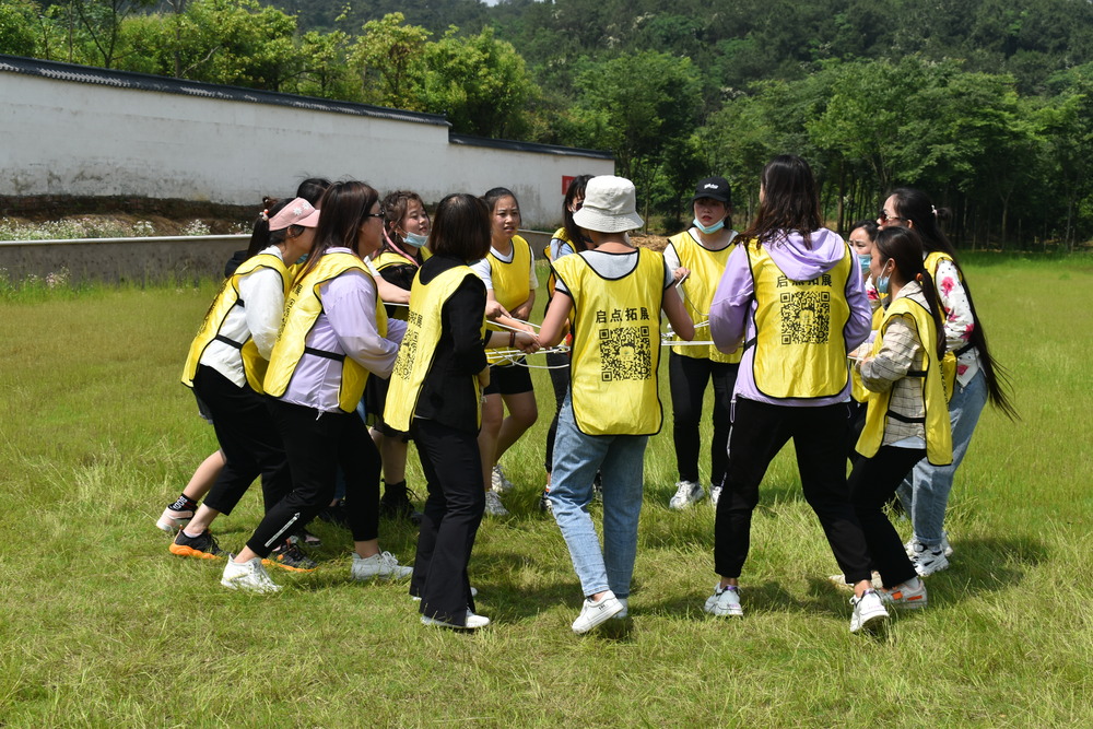 员工军事拓展,铸就钢铁团队.jpg 员工军事拓展,铸就钢铁团队.jpg