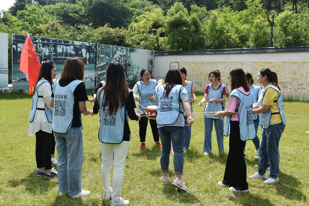 员工军事拓展,提升员工抗压能力.jpg 员工军事拓展,提升员工抗压能力.jpg