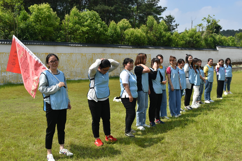 体验员工军事拓展,增强团队沟通协作.jpg 体验员工军事拓展,增强团队沟通协作.jpg