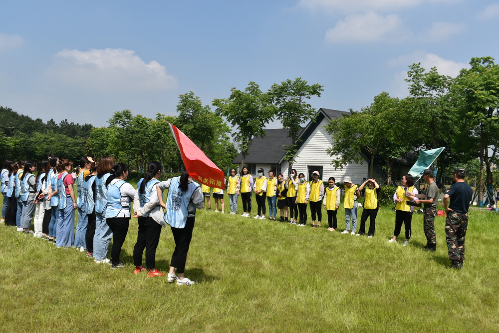 员工军事拓展,打造团结奋进团队.jpg 员工军事拓展,打造团结奋进团队.jpg