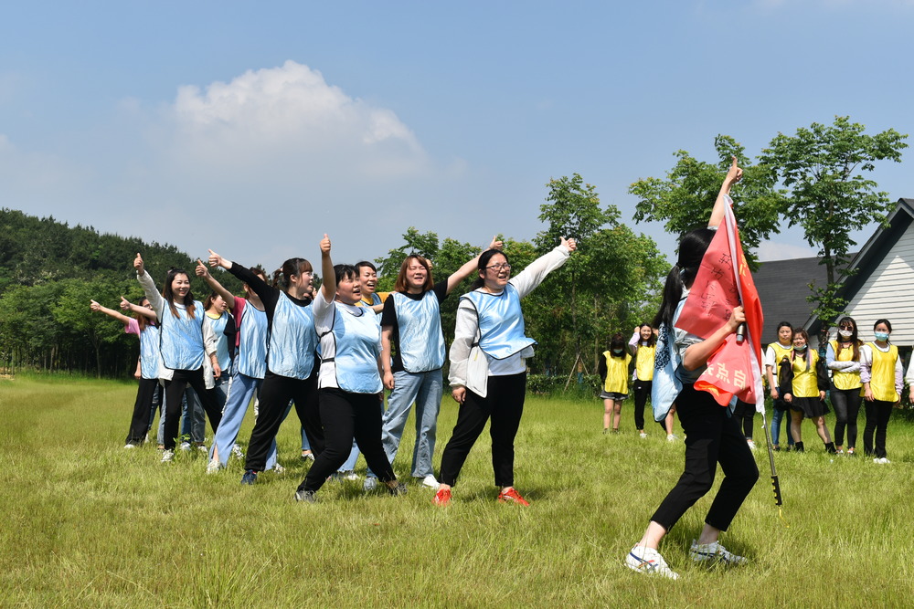 员工军事拓展,提升团队应急处理能力.jpg 员工军事拓展,提升团队应急处理能力.jpg