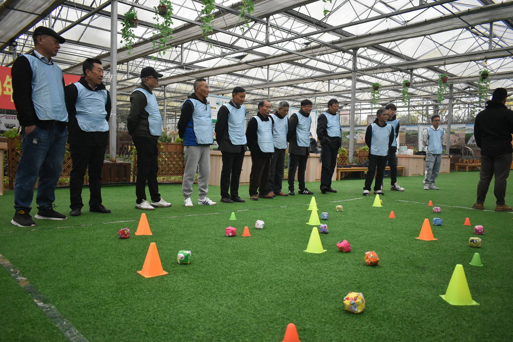 烧脑密室逃脱团建,提升团队解谜协作能力.jpg 烧脑密室逃脱团建,提升团队解谜协作能力.jpg