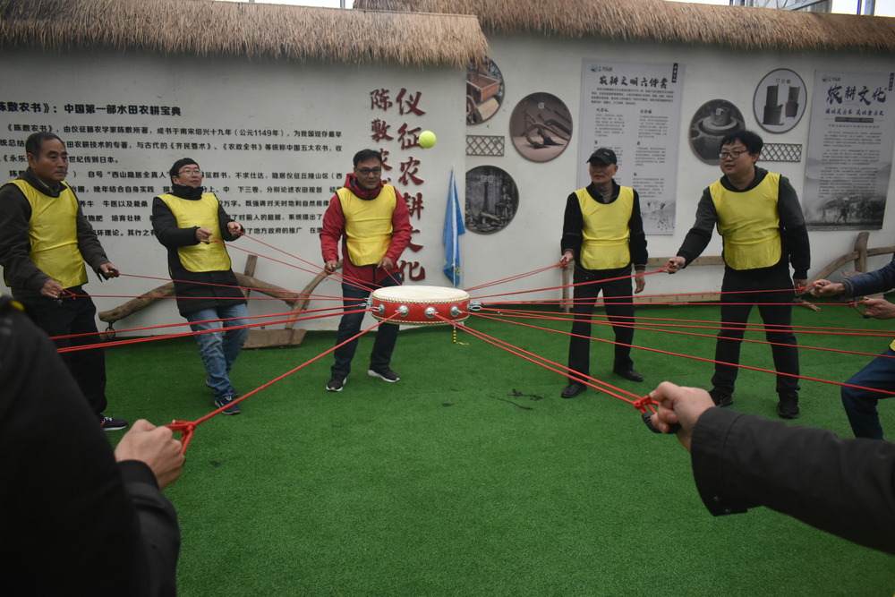 亲子拓展:在自然中塑造坚毅亲子.jpg 亲子拓展:在自然中塑造坚毅亲子.jpg